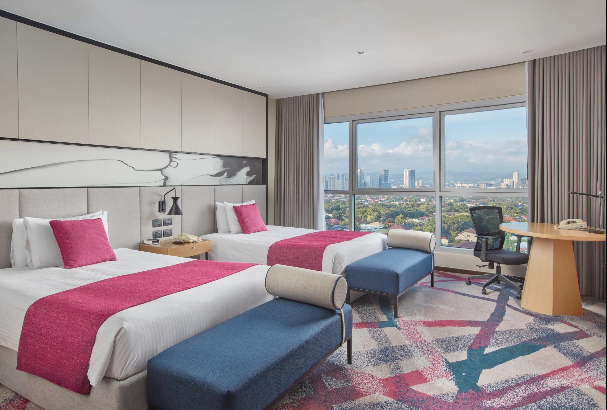Crowne-plaza-interior-photography-by-artem-levy Twin bedroom in Crowne Plaza interior photo by Artem Levy