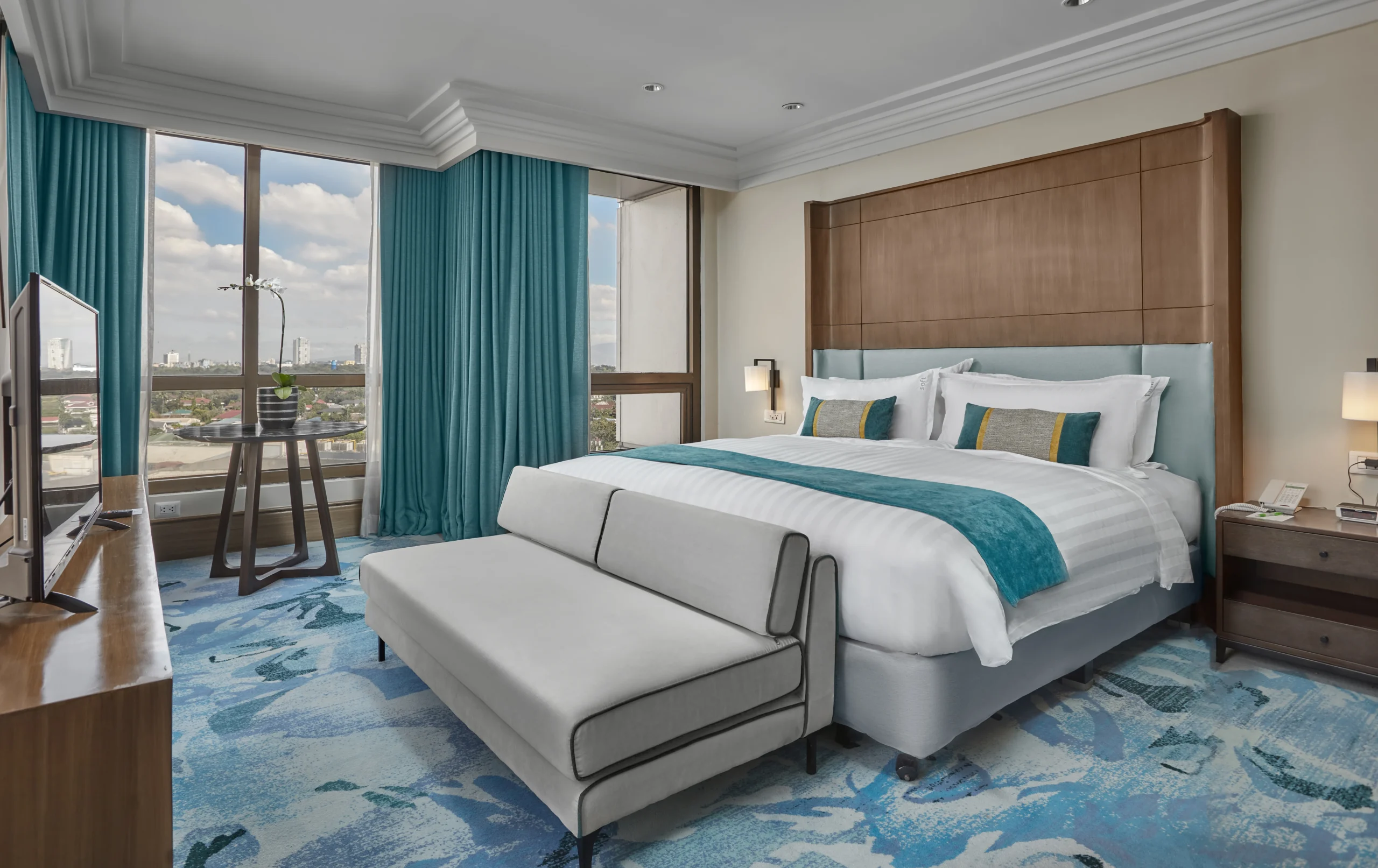 Holiday-inn-manila-galleria-interior-photography-by-artem-levy Holiday Inn Manila Galleria Interior photo of bedroom by Artem levy