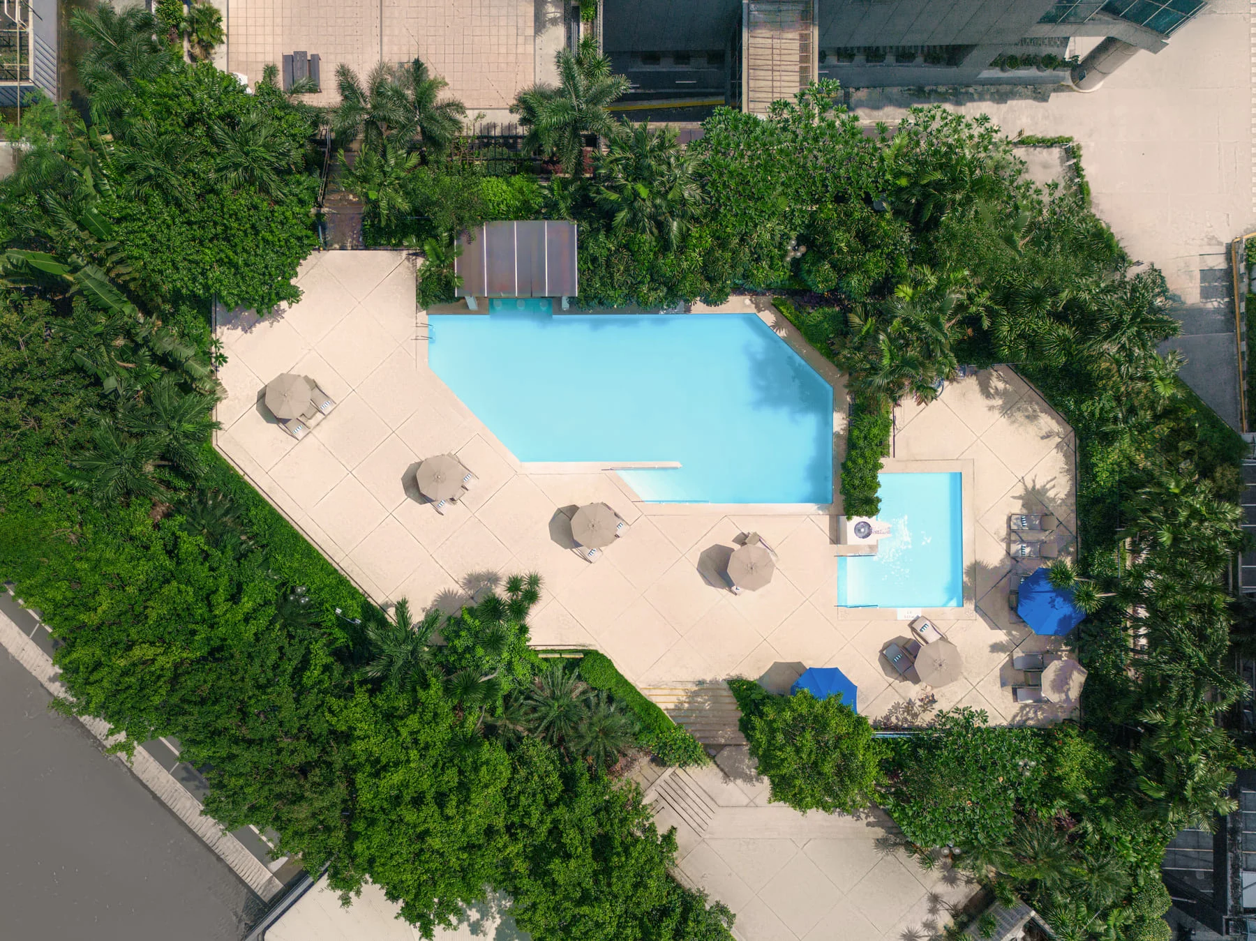 Swimming_Pool Crowne Plaza Manila Galleria and Holiday Inn Galleria Manila Pool